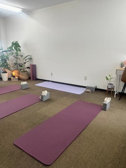 倉敷市超少人数制ヨガ教室 yoga space CARNA